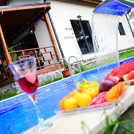 Big - Sicak Havuzlu Hébergement de vacances *